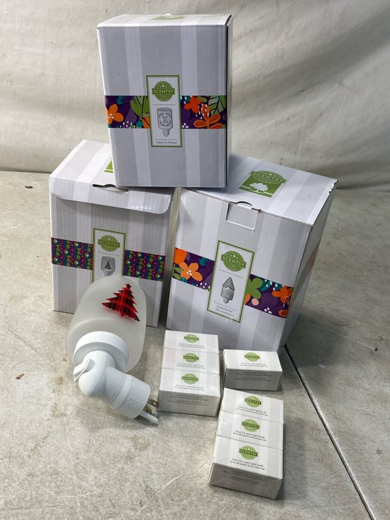 Scentsy Plug-In Fragrance Warmer and Replacement Bulb