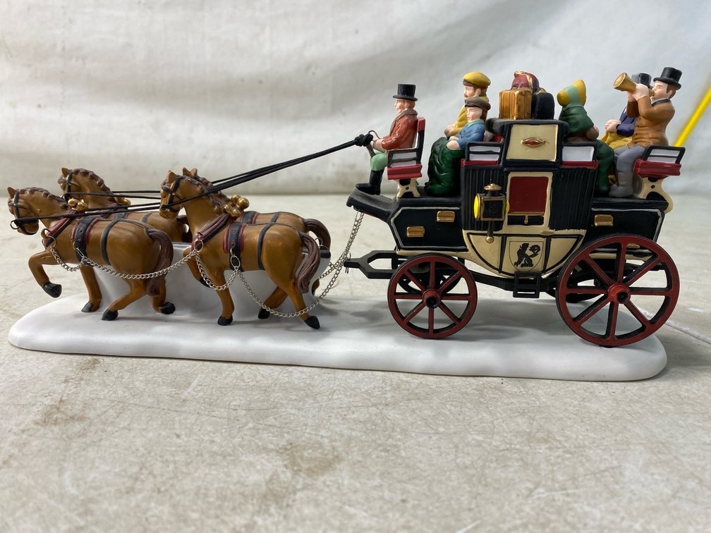 Department 56 Heritage Village Collection Holiday Coach