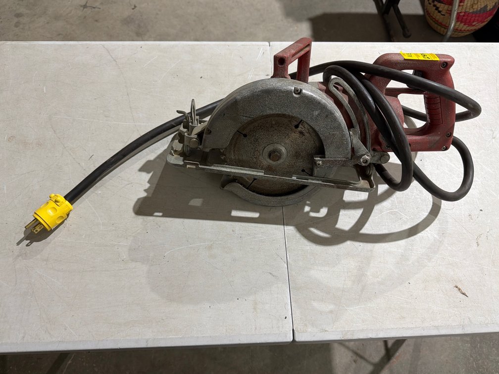 Milwaukee 6377 Heavy Duty Wormdrive 7 1/4 In. Circular Saw