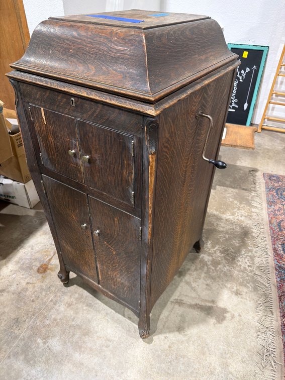 Victrola Victor Talking Machine Co. Upright Phonograph