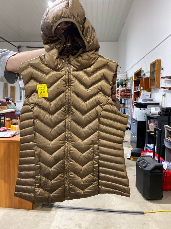 Be by Blanc Noir Metallic Quilted Hooded Puffer Vest, Size L