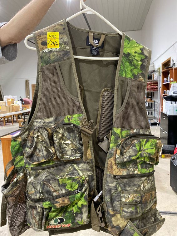 Mossy Oak Camouflage Hunting Vest, Size XL/2XL