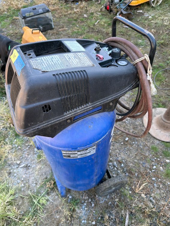 Campbell Hausfeld 20 Gallon 125 PSI Vertical Air Compressor