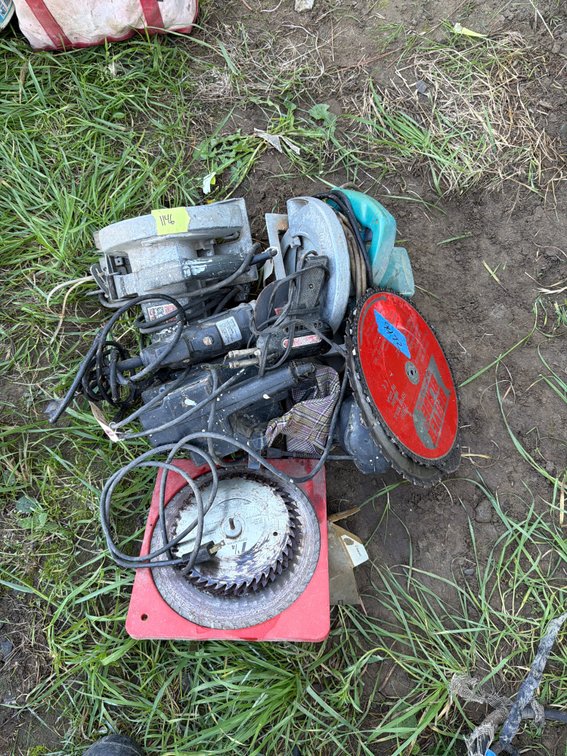 Corded Circular Saw and Saw Blade