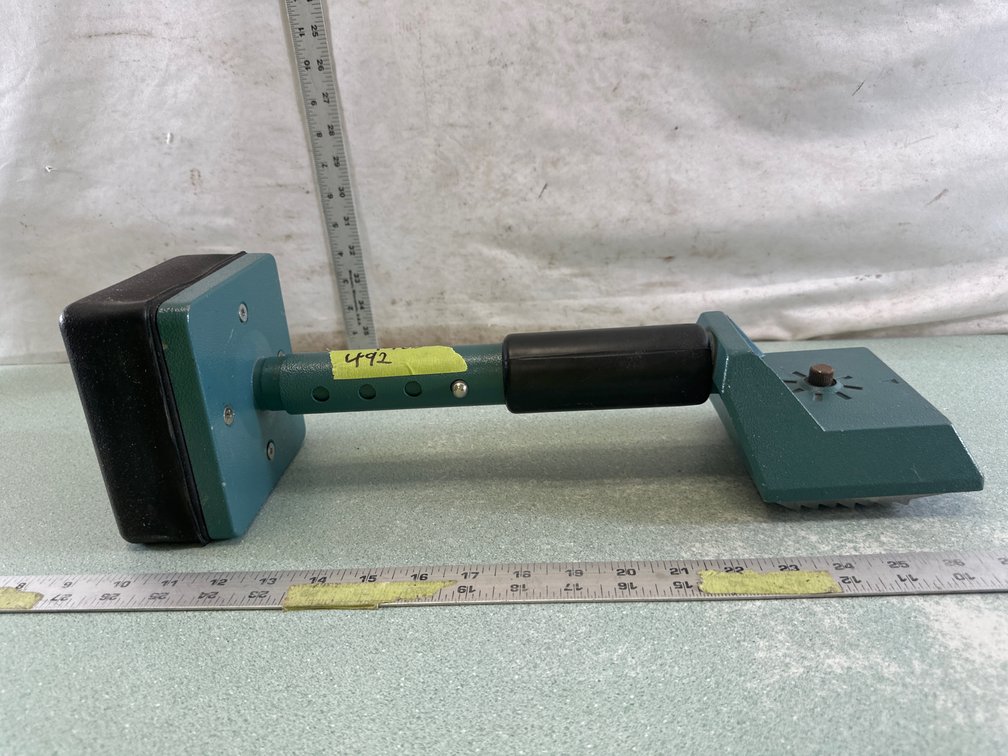 Adjustable Carpet Knee Kicker