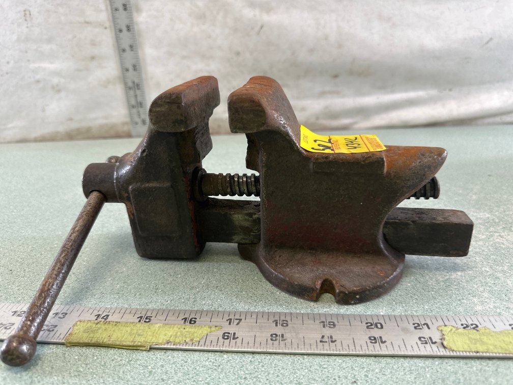 Red Arrow No. 438 Cast Iron Bench Vise with Anvil