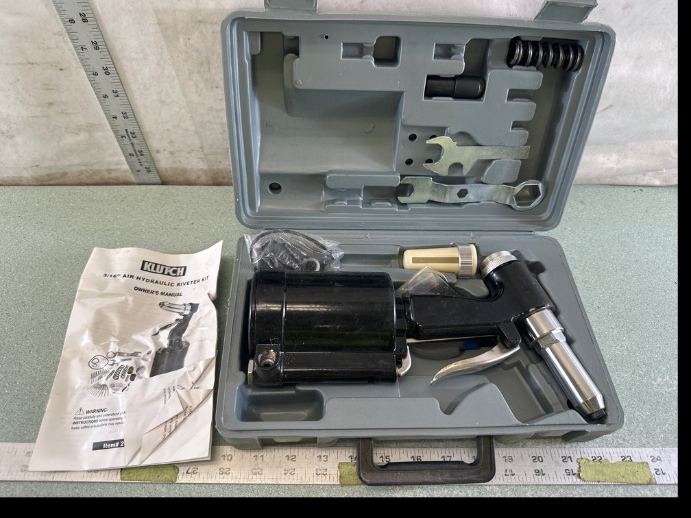 Klutch 3/16" Air Hydraulic Riveter Kit