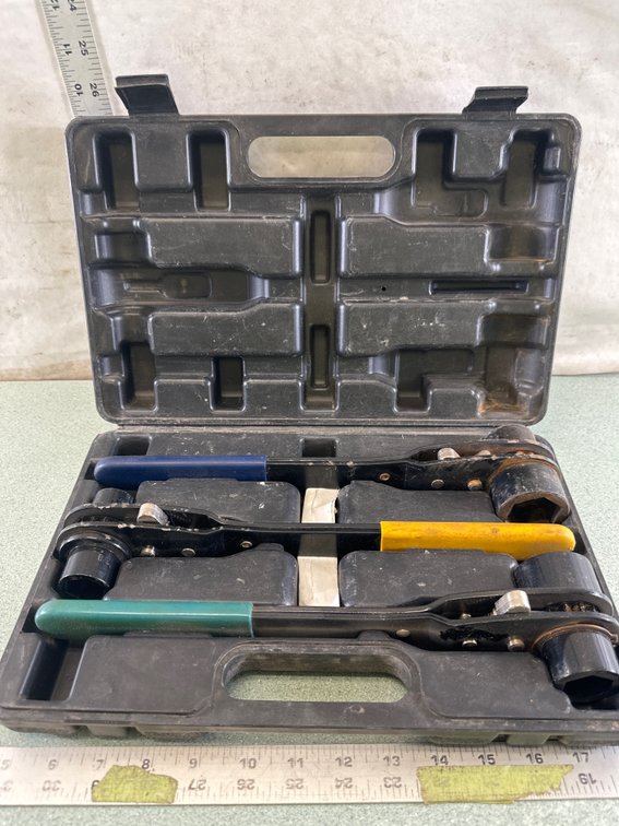 Ratcheting Socket Wrench Set in Molded Case