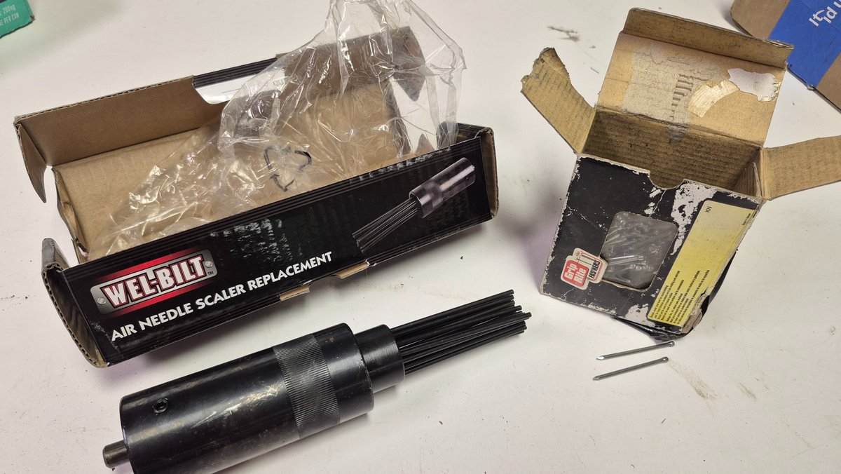 Air Needle Scaler Attachment and Bright Finish Nails
