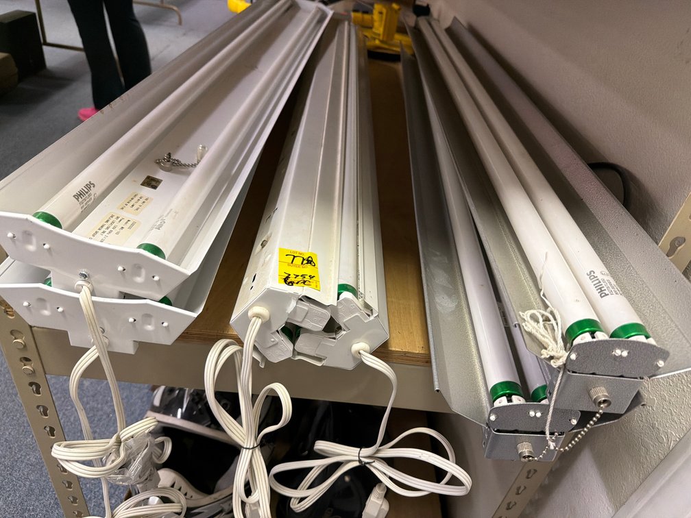 Linear T8 Fluorescent Shop Light Fixture