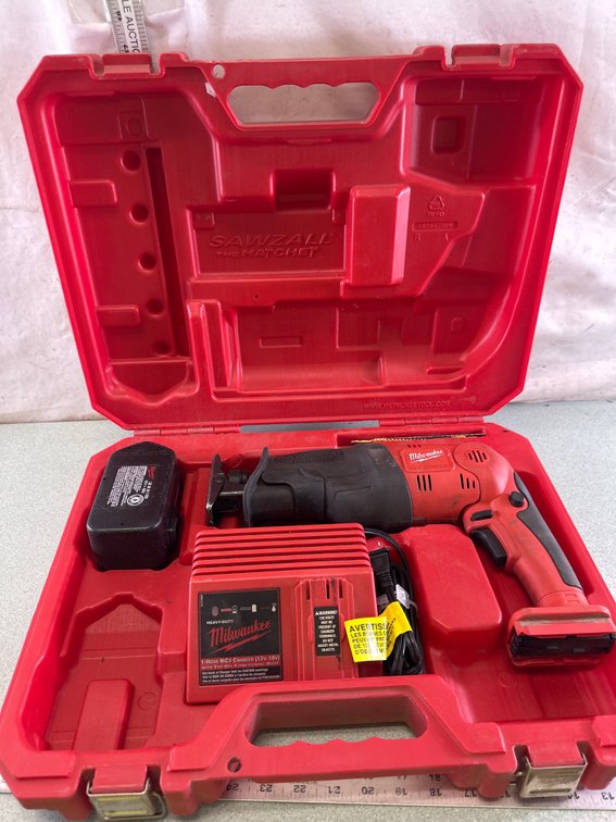 Milwaukee Sawzall Hatchet 18V Cordless Reciprocating Saw Kit