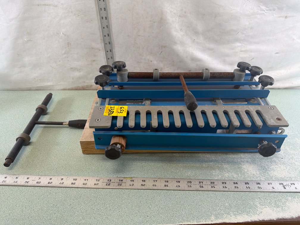 Central Machinery Model 34102 Dovetail Fixture