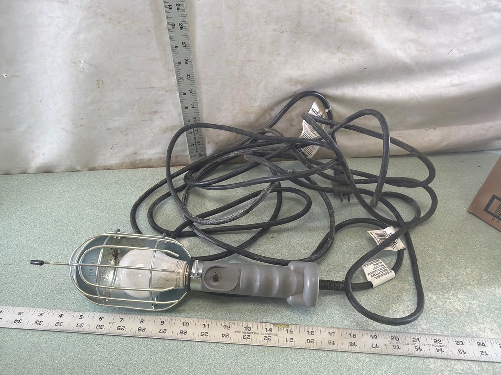 Incandescent Drop Work Light with 25 ft Cord