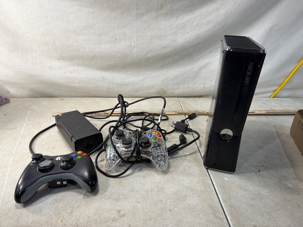 Microsoft Xbox 360 S Model 1439 Console, Controller, and Power Supply