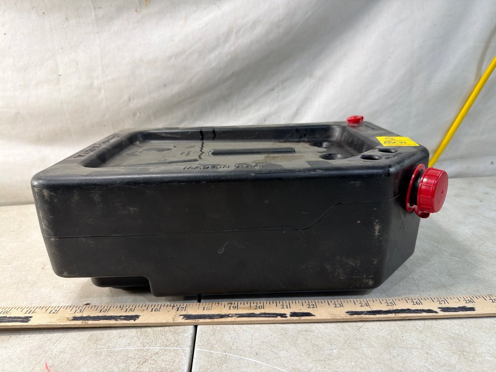 Drain-Tainer 10 Qt Oil Drain Container