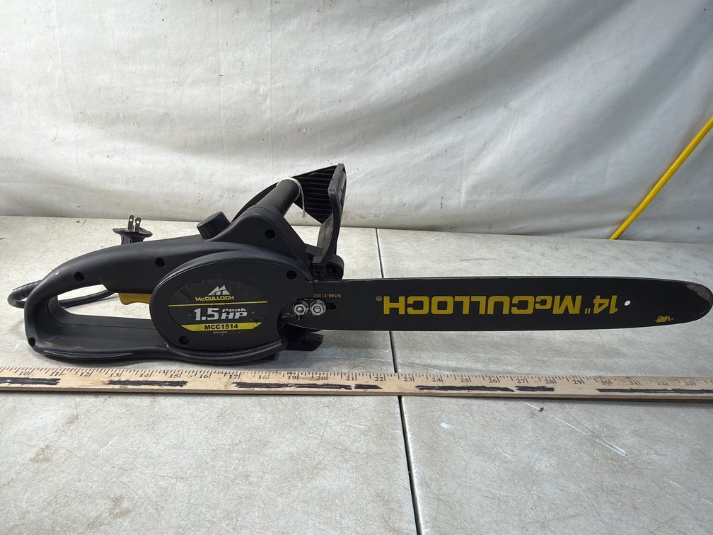 McCulloch MCC1514 1.5 HP Electric Chainsaw with 14 In Bar, Works, Needs Chain