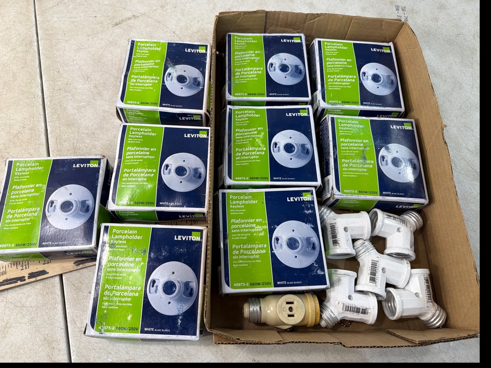 Leviton Porcelain Lampholder and Socket Adapter