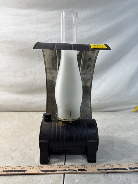Metal Reflector Kerosene Lamp with Glass Chimney