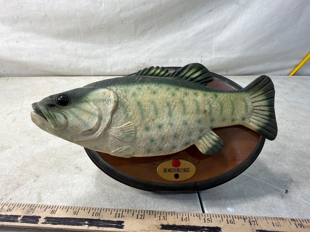 Gemmy Big Mouth Billy Bass Animatronic Fish Plaque