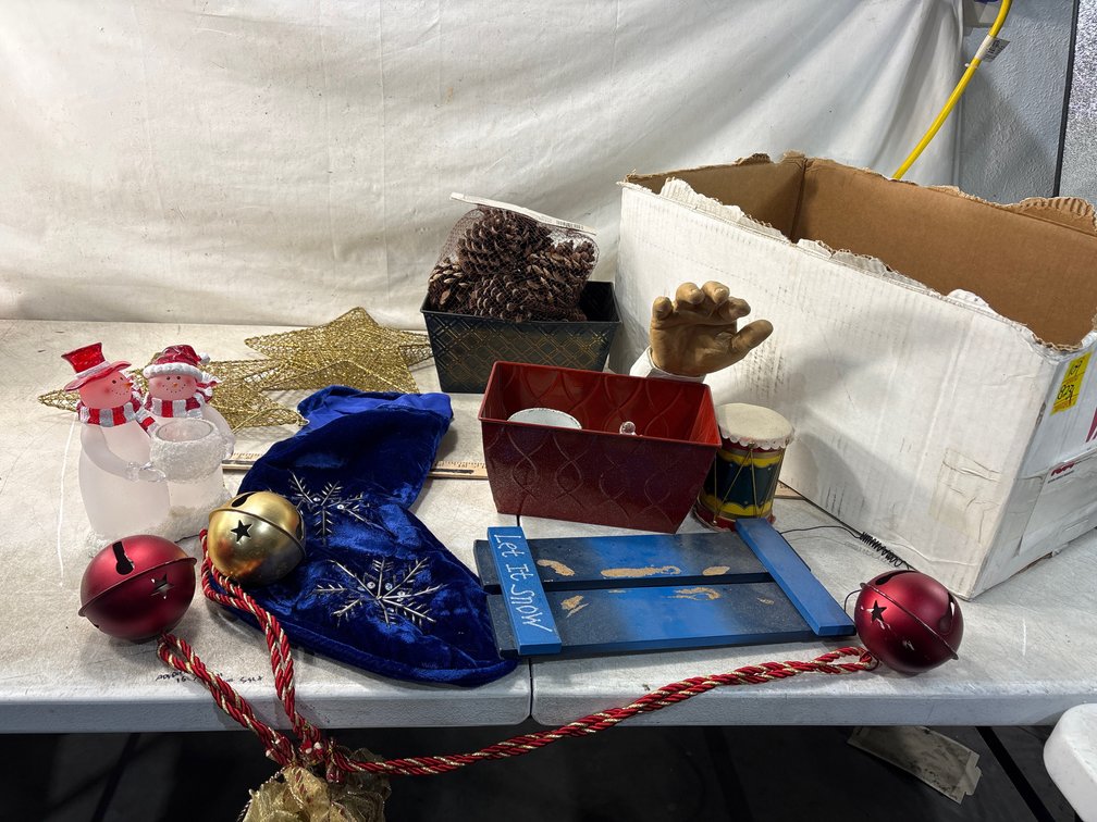 Holiday and Christmas Decor