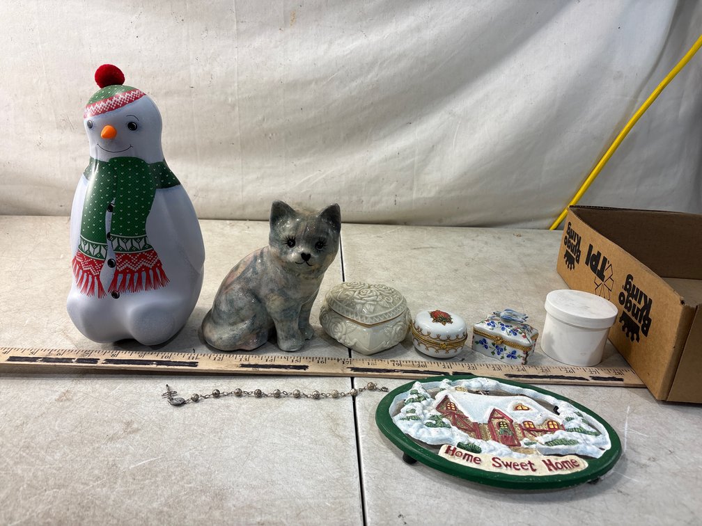 Decorative Porcelain Trinket Box and Home Decor