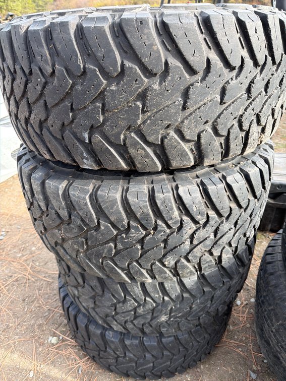 Toyo Open Country M/T 33X13.50R15LT Tire on Alloy Wheel