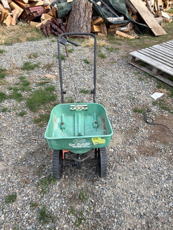 Scotts Turf Builder EdgeGuard Lawn Spreader