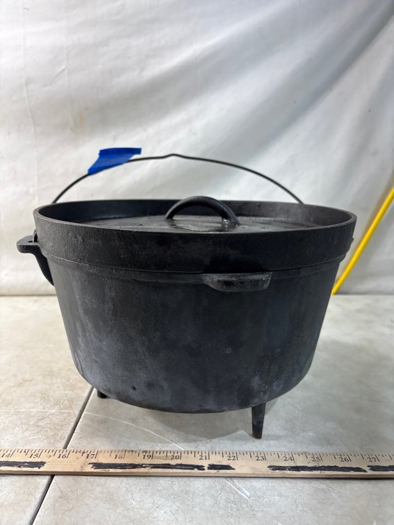 Cast Iron Camp Dutch Oven with Lid