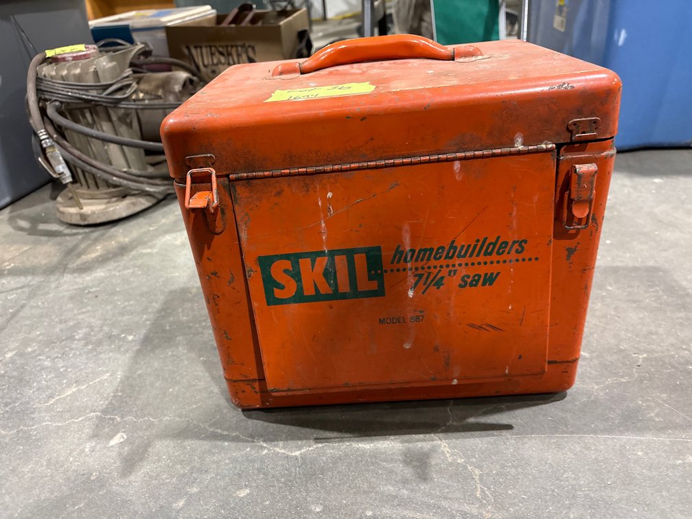 SKIL Model 887 7 1/4" Circular Saw with Metal Case