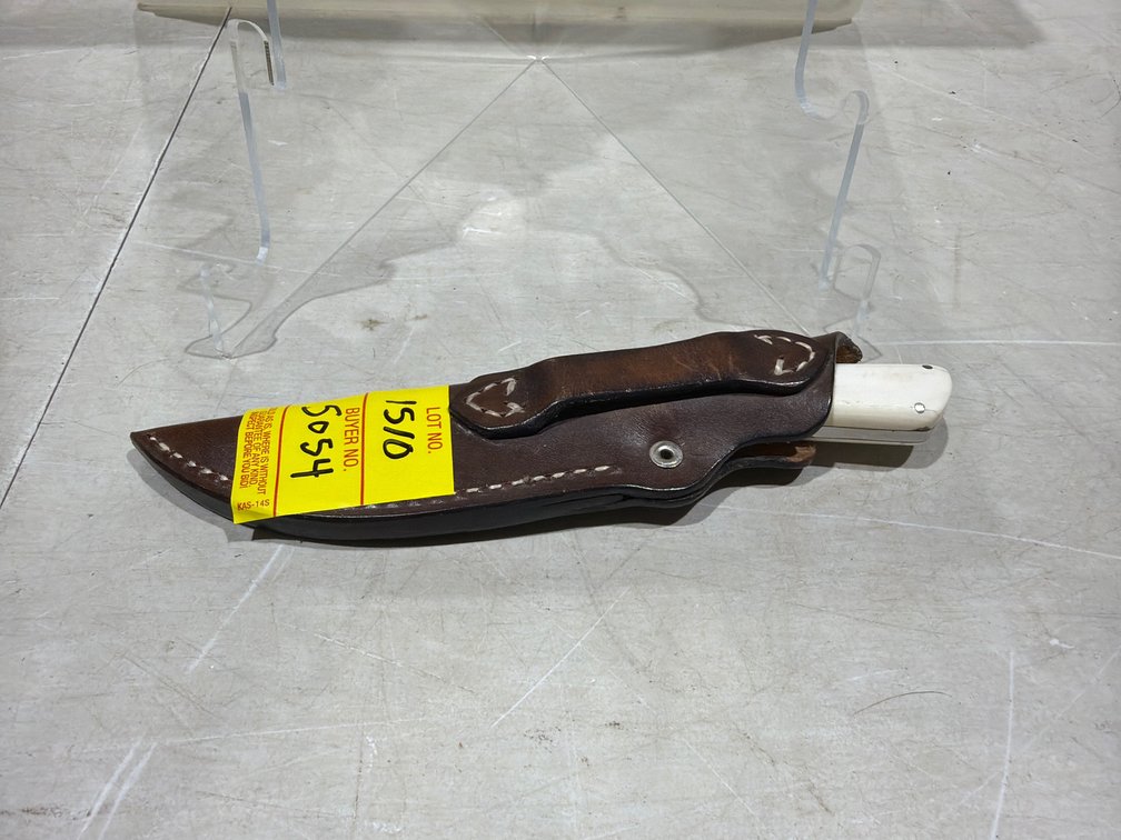 Avaritt Fixed-Blade Knife with Leather Sheath