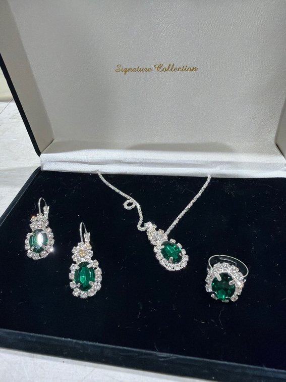 Signature Collection Green Crystal Jewelry Set
