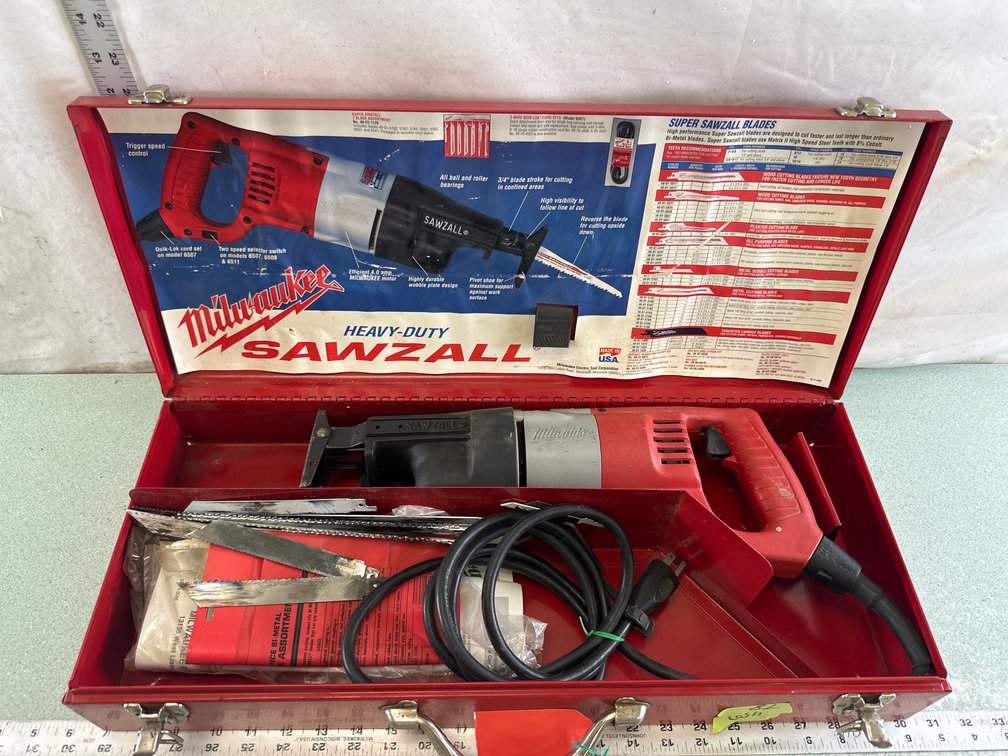 Milwaukee Heavy-Duty Sawzall Reciprocating Saw with Case