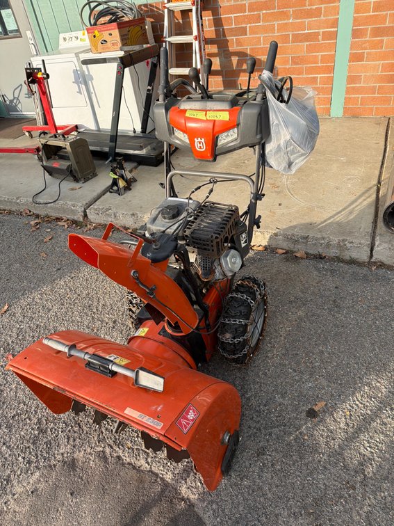 Husqvarna ST 230P Snowblower