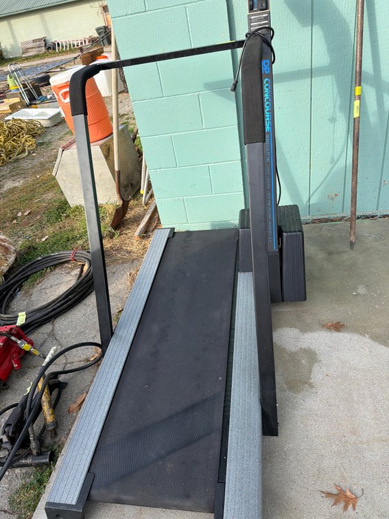 DP Concourse Series 8.55 MI Motorized Treadmill