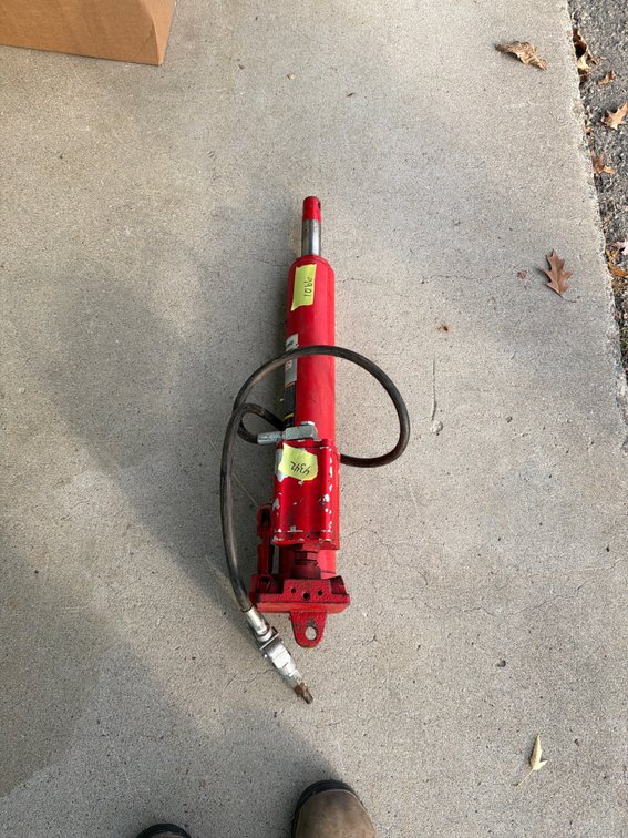 Strongway 8-Ton Air/Hydraulic Long Ram Jack