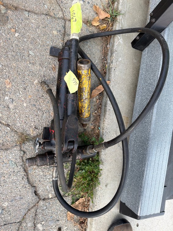 Hydraulic Hand Pump with Hose and Extension Cylinder