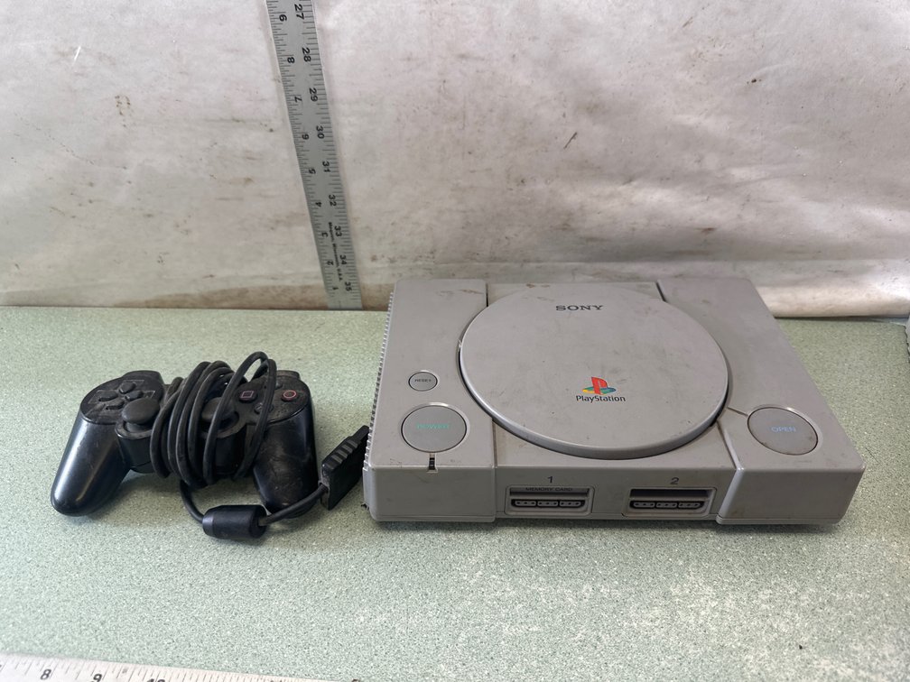 Sony PlayStation SCPH-5501 Console with Controller
