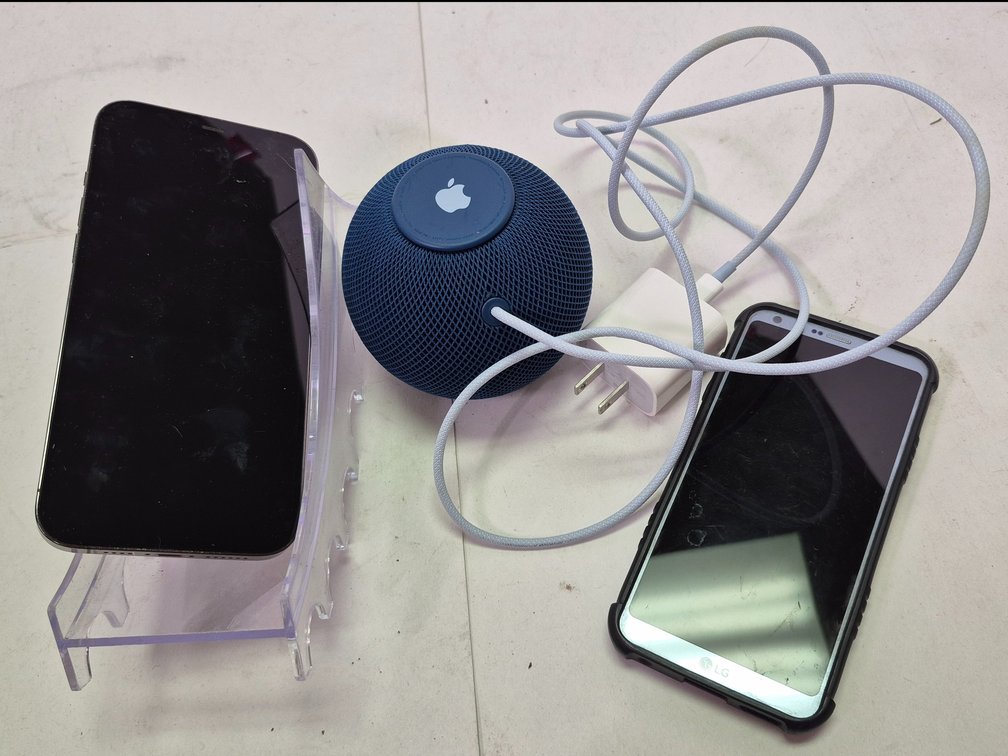 Iphone, Smartphone and Smart Speaker