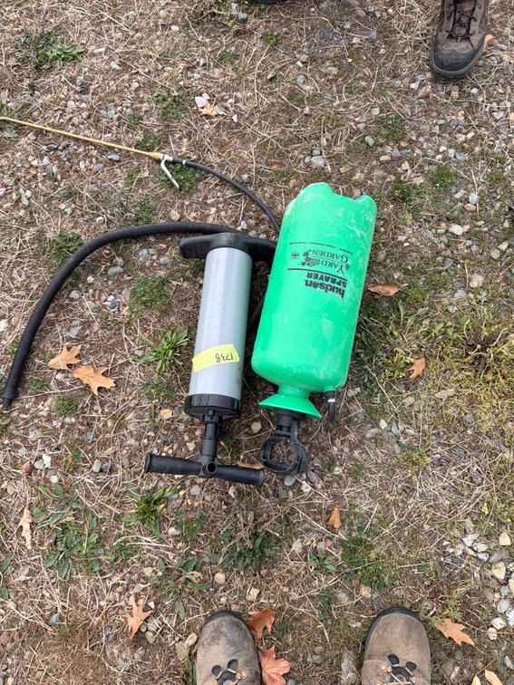 Yard Sprayer and Manual Air Pump