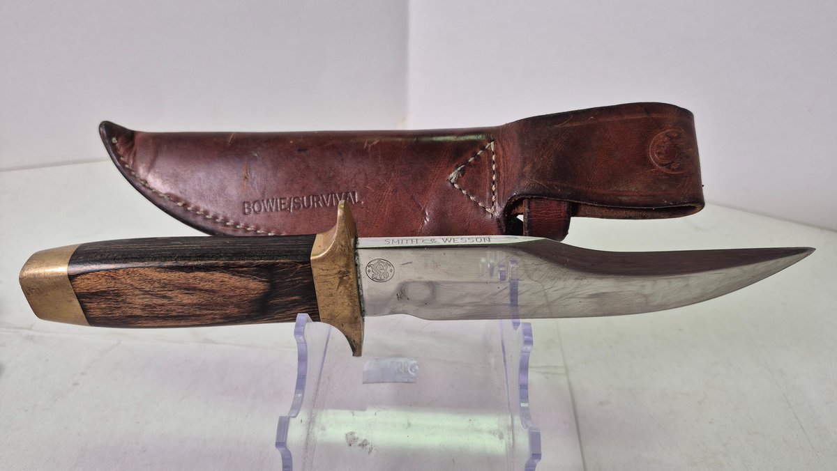 Smith & Wesson Bowie / Survival Knife with Sheath