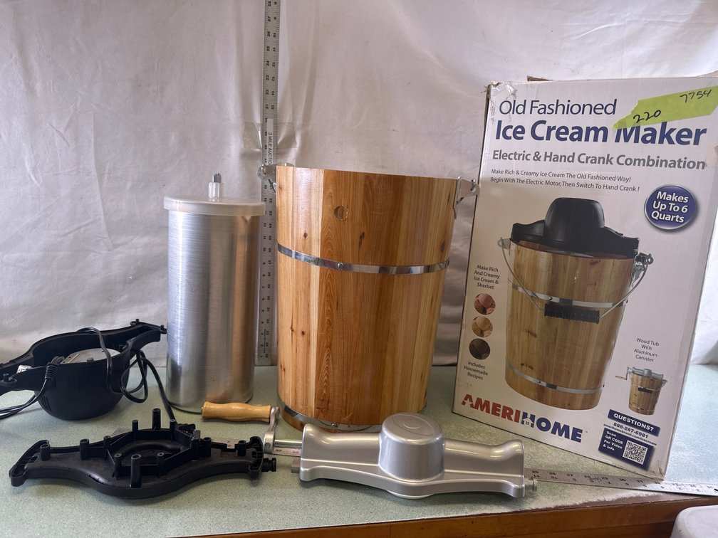 AmeriHome 6-Quart Electric and Hand Crank Ice Cream Maker