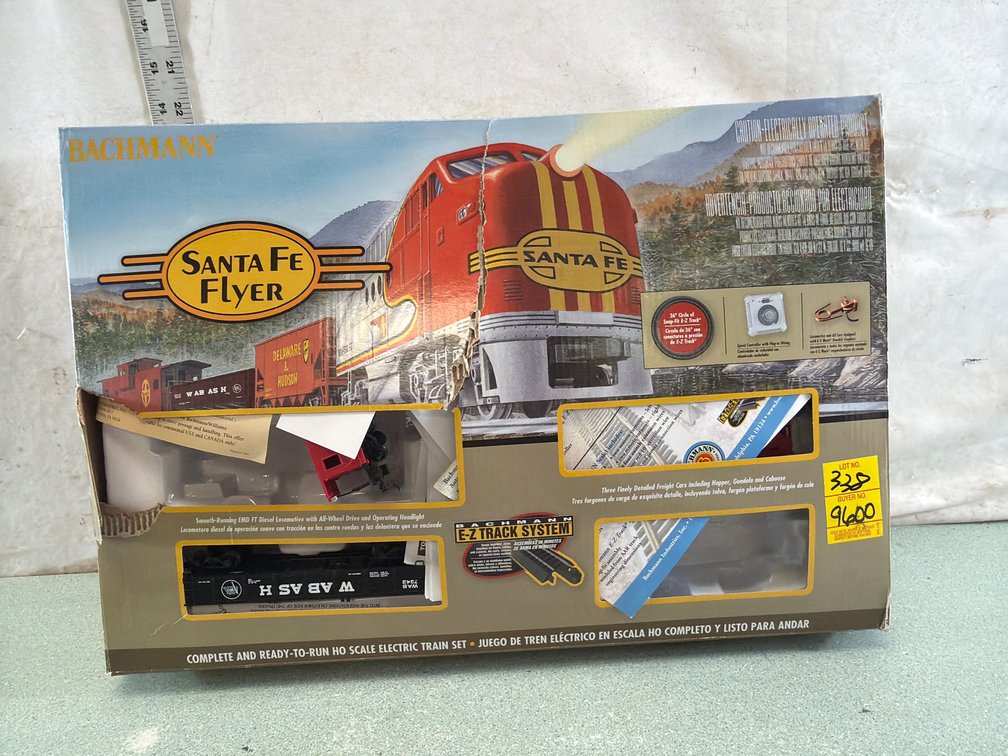 Bachmann Santa Fe Flyer HO Scale Electric Train Set #00647