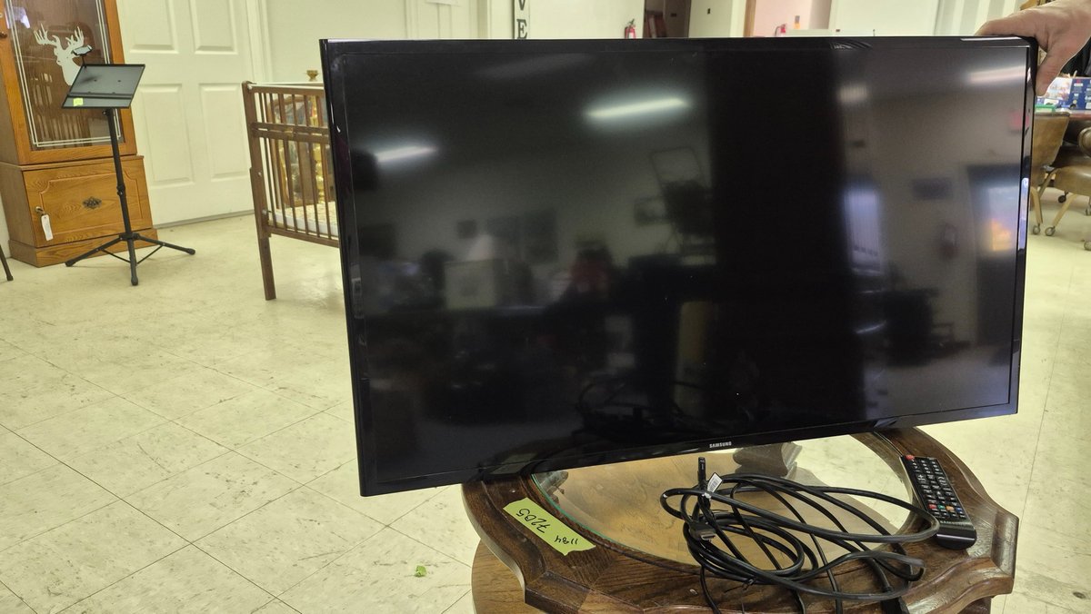 Samsung 40-Inch 1080p Smart TV UN40J520DAF