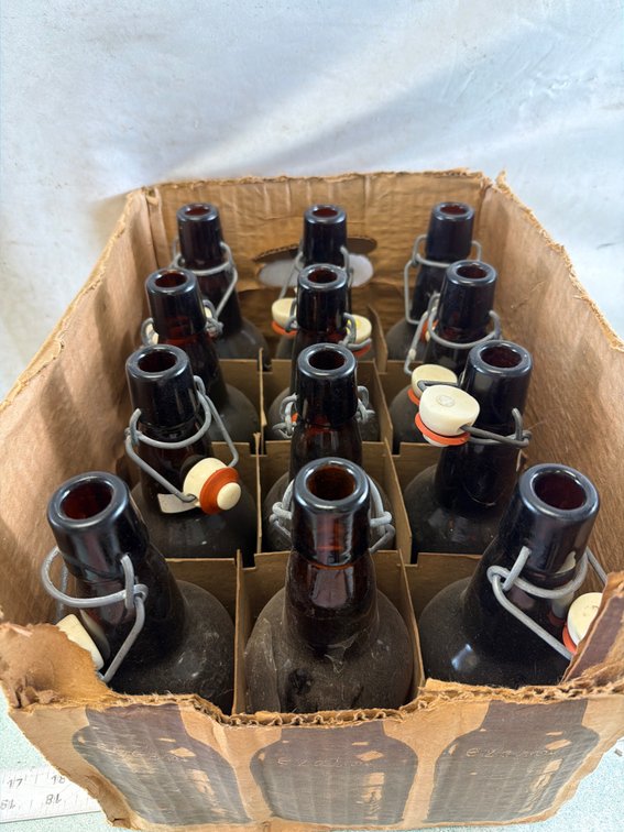 E.Z. Cap Amber Glass Swing-Top Bottle