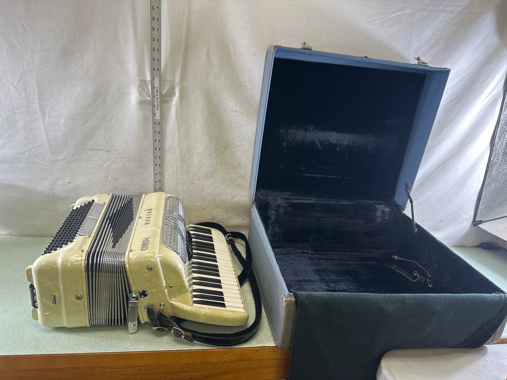 Petosa Baby Grand Roberta Piano Accordion with Case