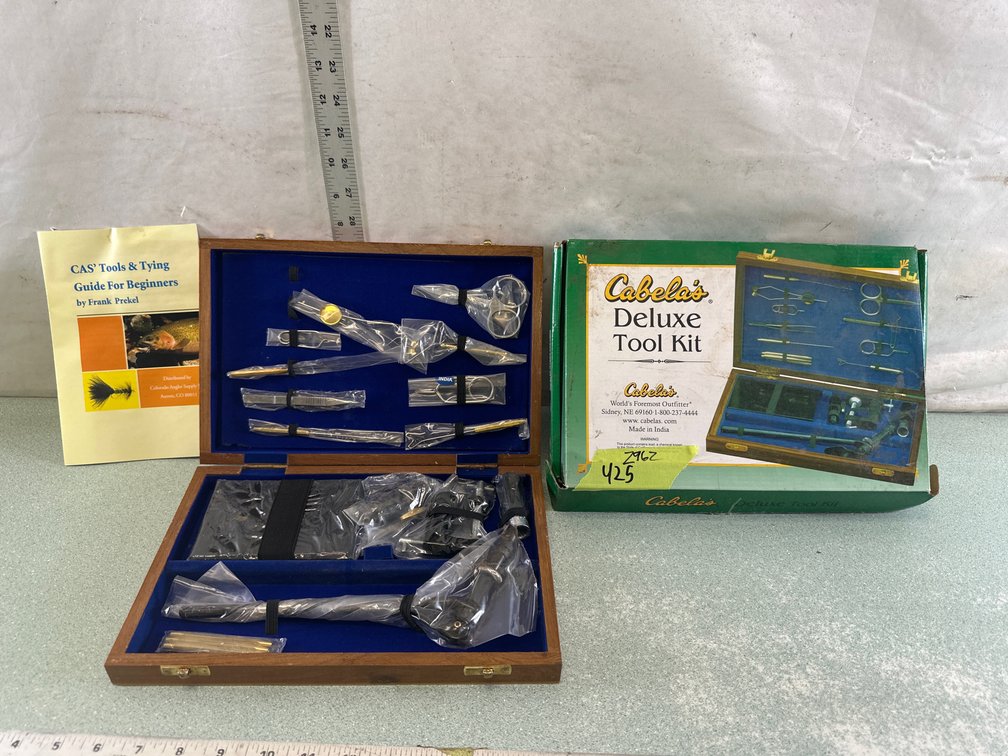 Cabela's Deluxe Tool Kit Fly Tying Set in Wooden Case