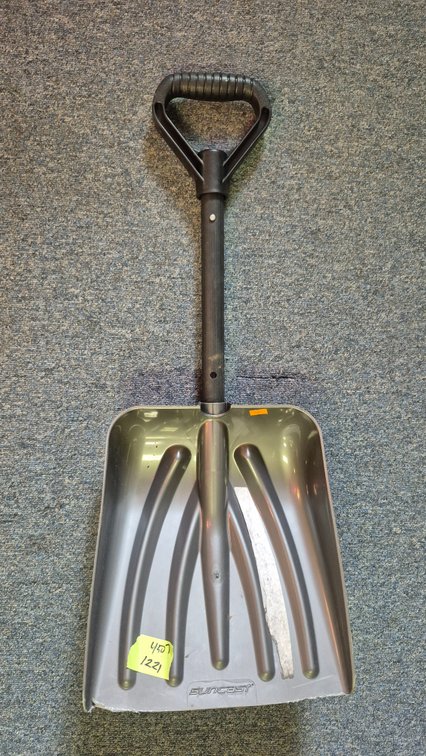 Suncast Plastic Shovel with D-Grip Handle