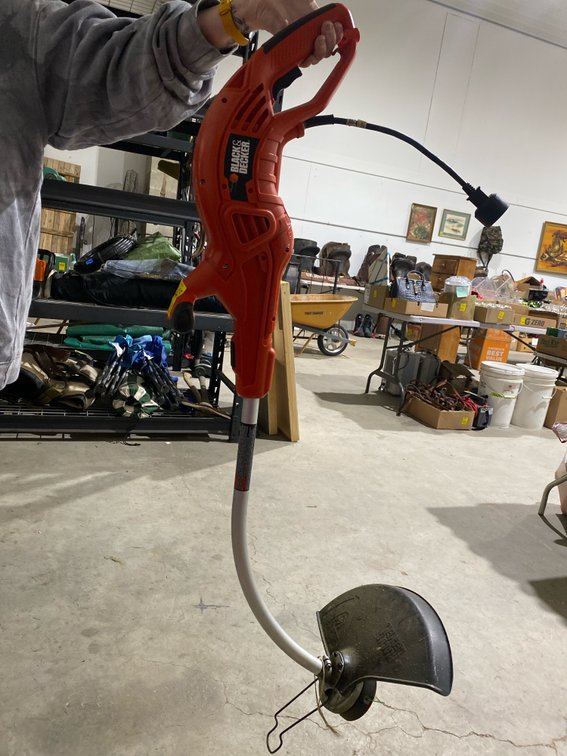 Black & Decker GH1100 Type 1 Curved Shaft Electric String Trimmer