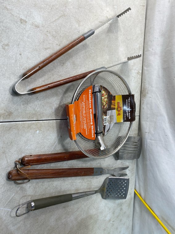 Grilling Skillet and Barbecue Tool Set