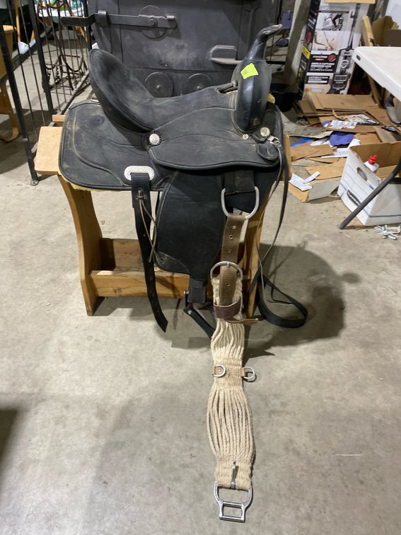 Abetta 15-Inch Black Synthetic Western Saddle